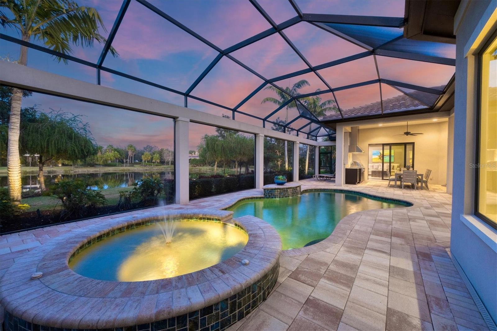 LAKE CLUB - Residential