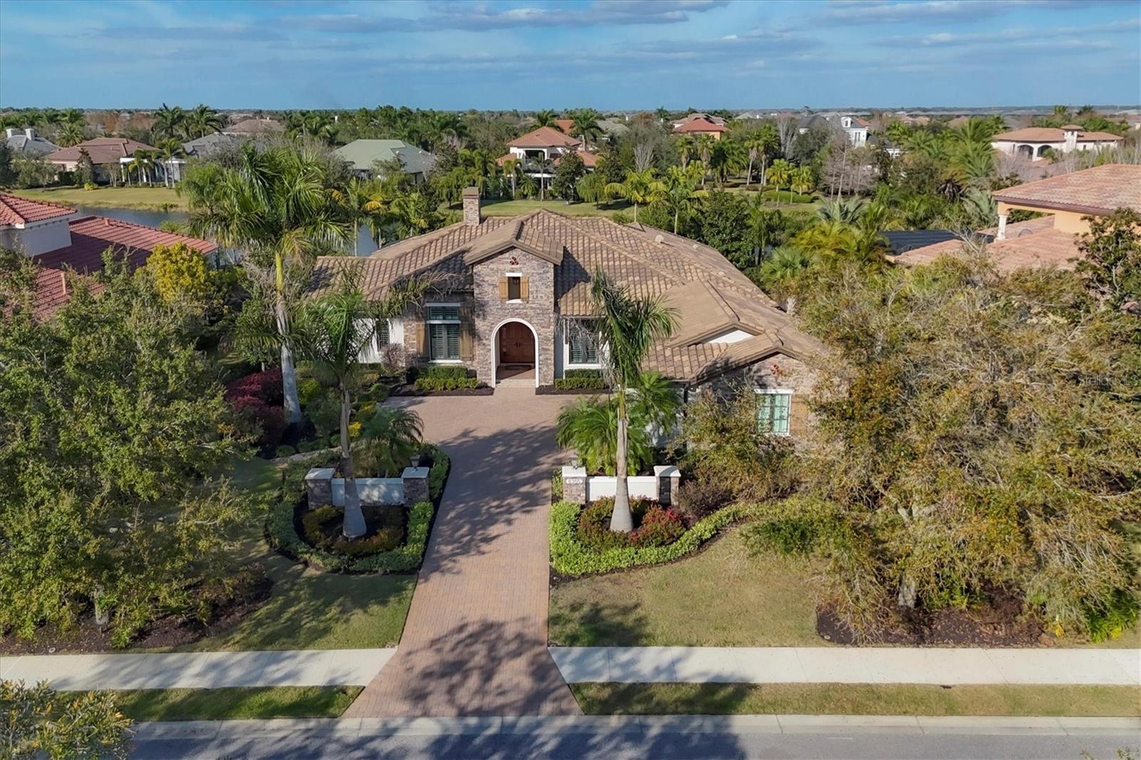 LAKE CLUB - Residential