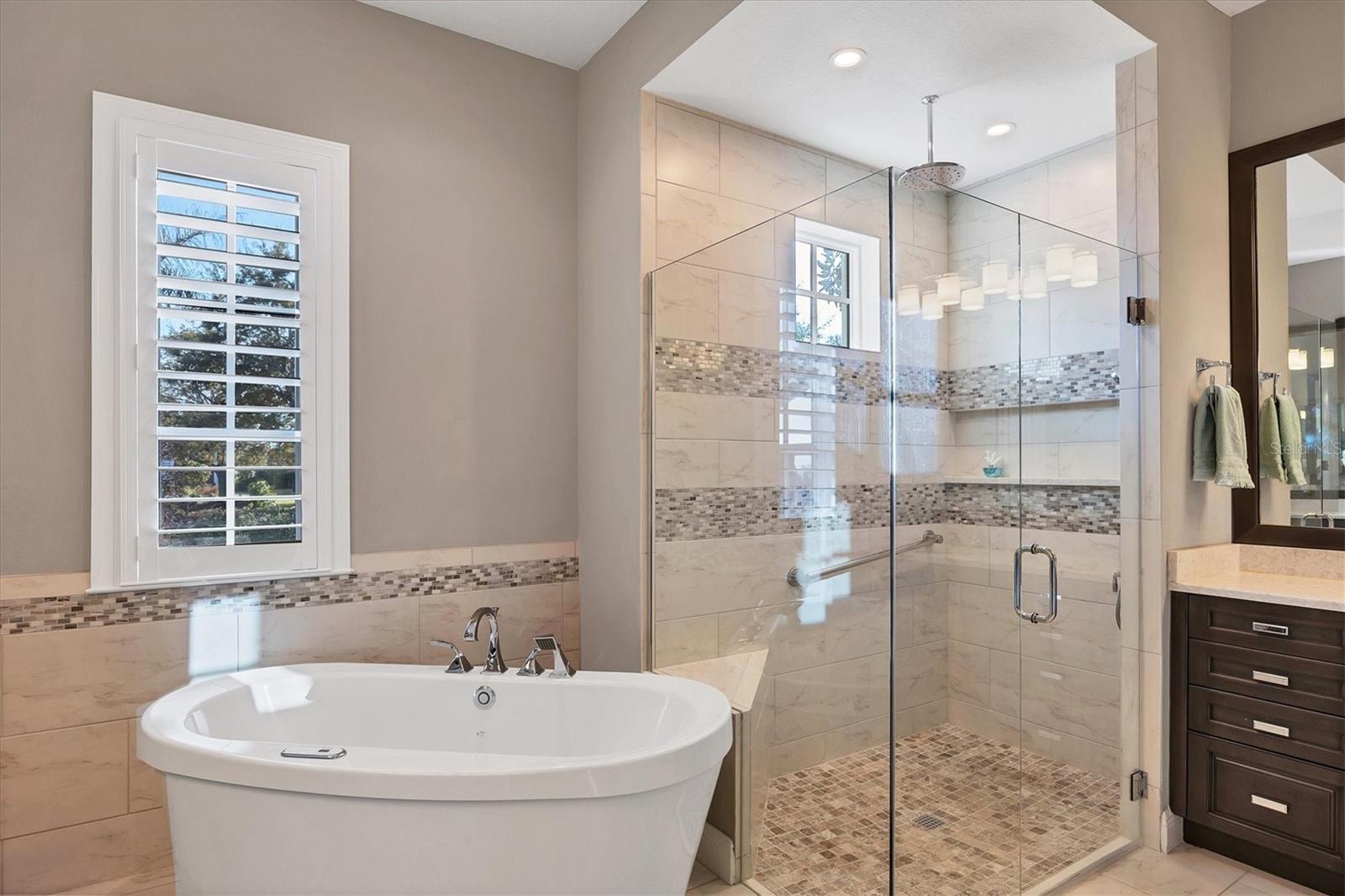 LAKE CLUB - Residential