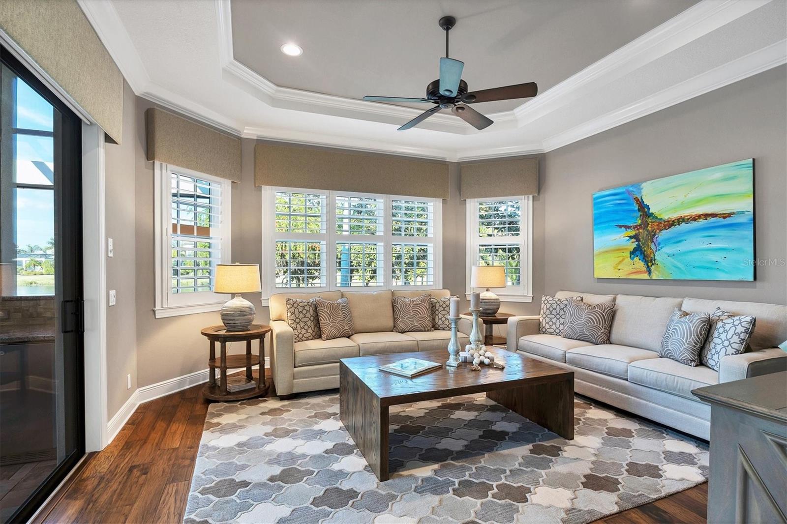 LAKE CLUB - Residential