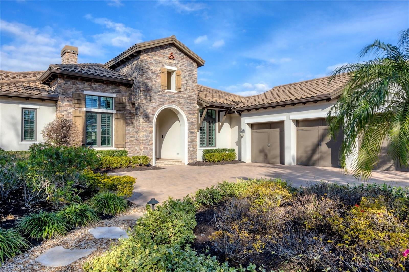 LAKE CLUB - Residential