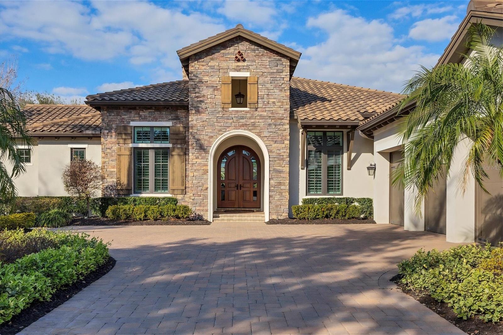 LAKE CLUB - Residential