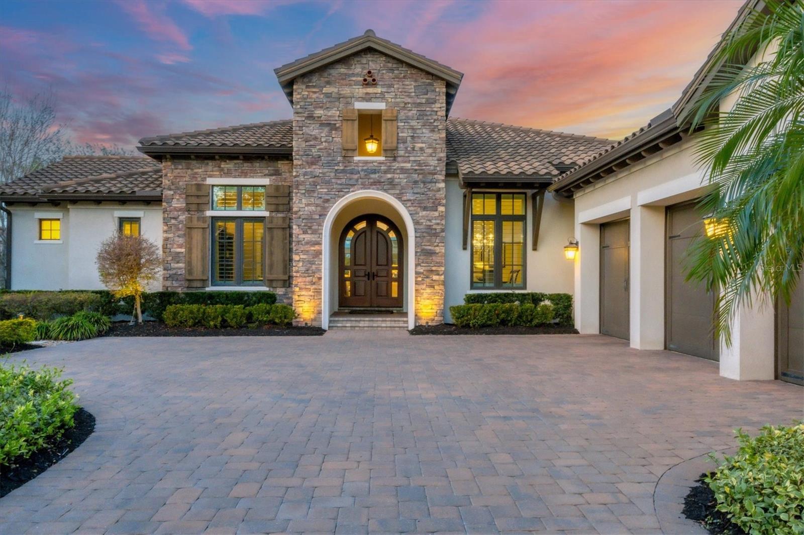 LAKE CLUB - Residential