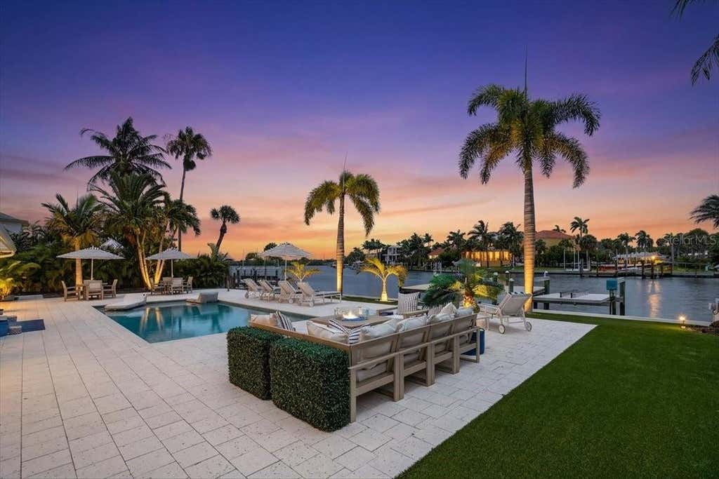 Photo of 208 N Polk Drive, Sarasota, FL 34236 (MLS # A4700933)