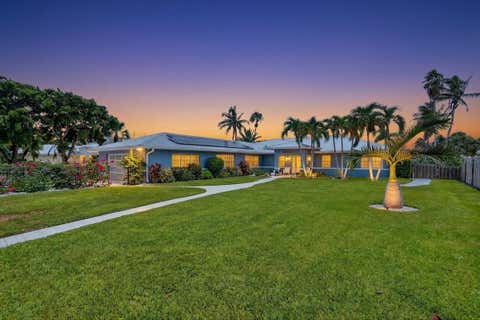 Photo of 208 N Polk Drive, Sarasota, FL 34236 (MLS # A4700933)