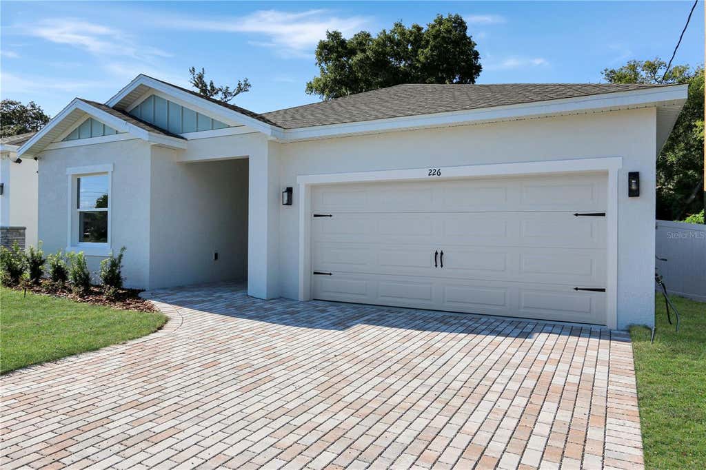 Photo of 226 W Herrick Avenue, Eustis, FL 32726 (MLS # O6434477)