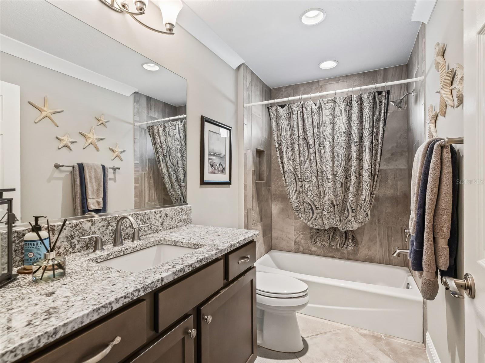 VILLAGE/FENNEY UN 12 - Residential