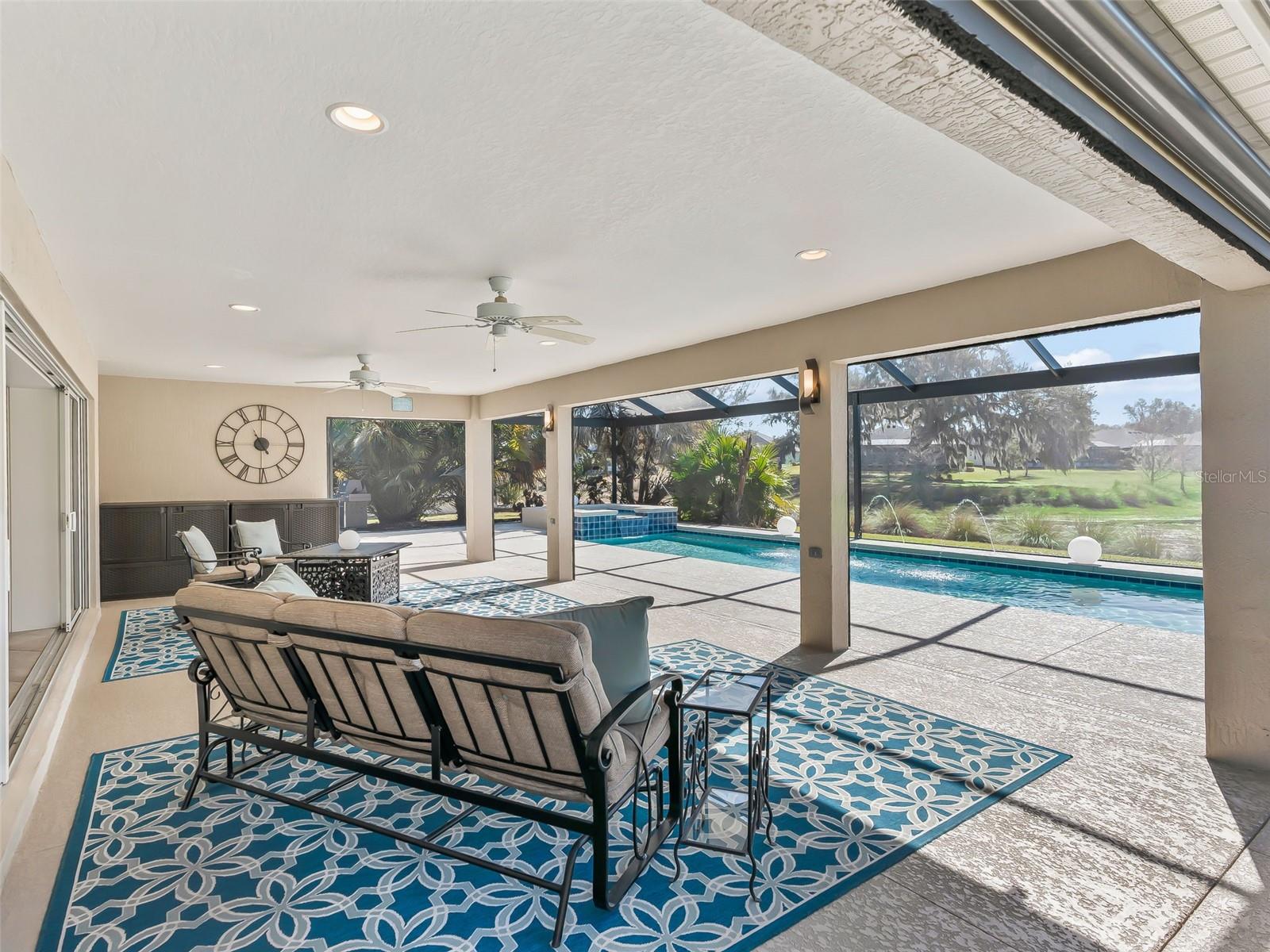 VILLAGE/FENNEY UN 12 - Residential