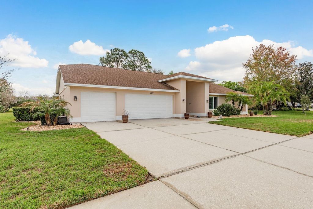 Photo of 6617 Thoroughbred Loop, Odessa, FL 33556 (MLS # TB8478588)