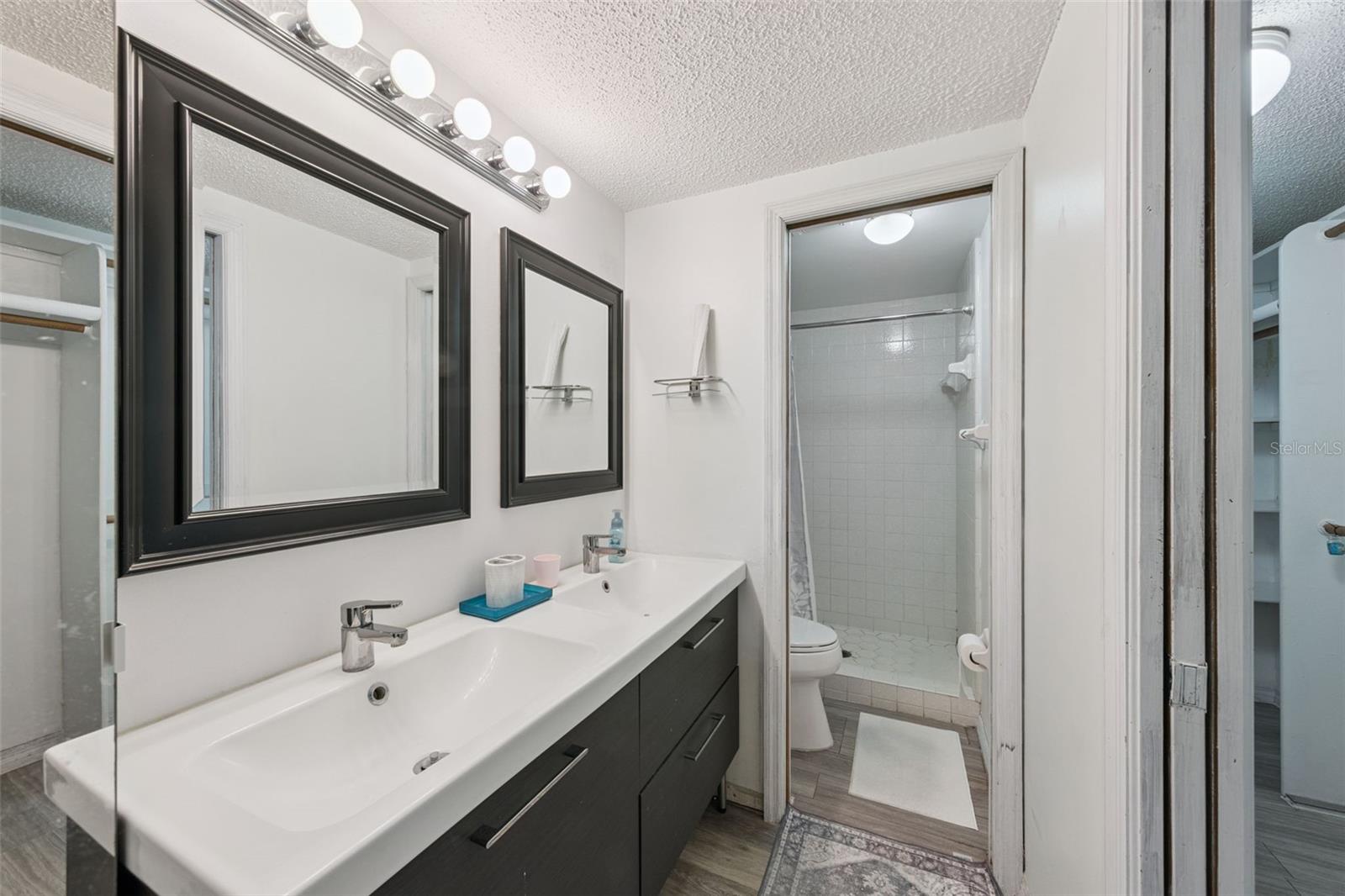 VINEYARD CONDO PH 05 - Residential