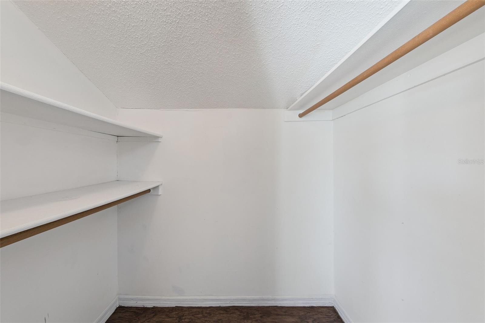 VINEYARD CONDO PH 05 - Residential