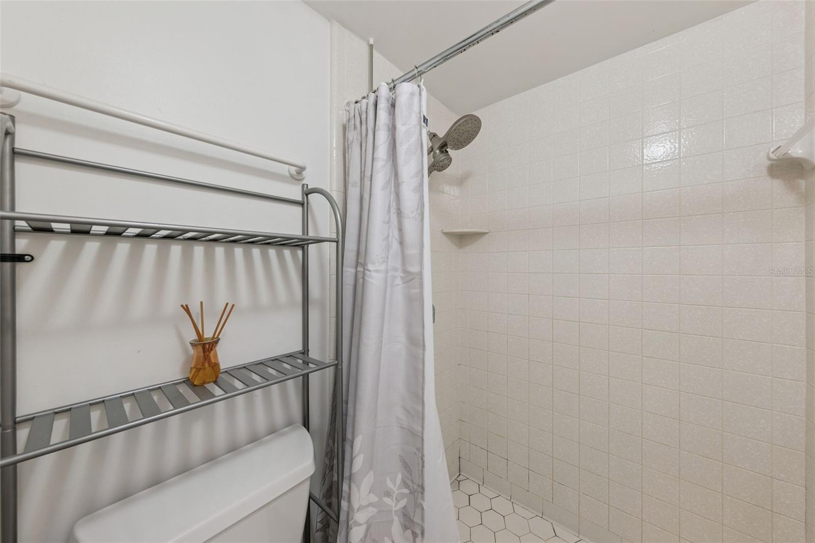 VINEYARD CONDO PH 05 - Residential