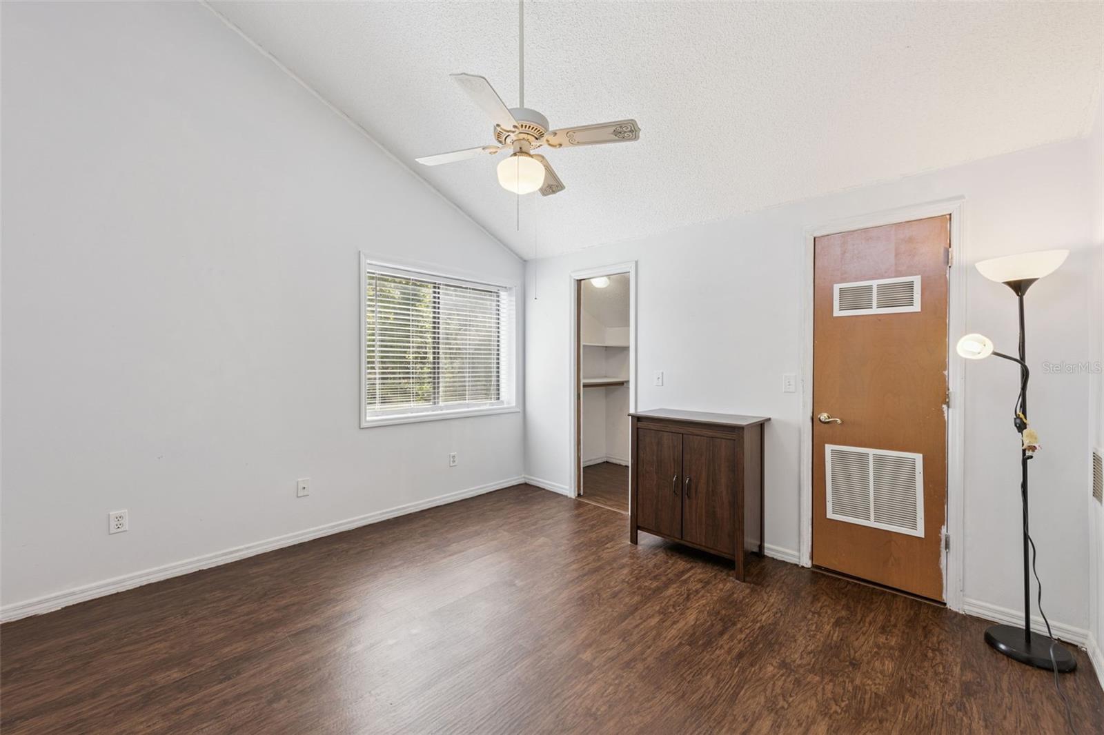 VINEYARD CONDO PH 05 - Residential