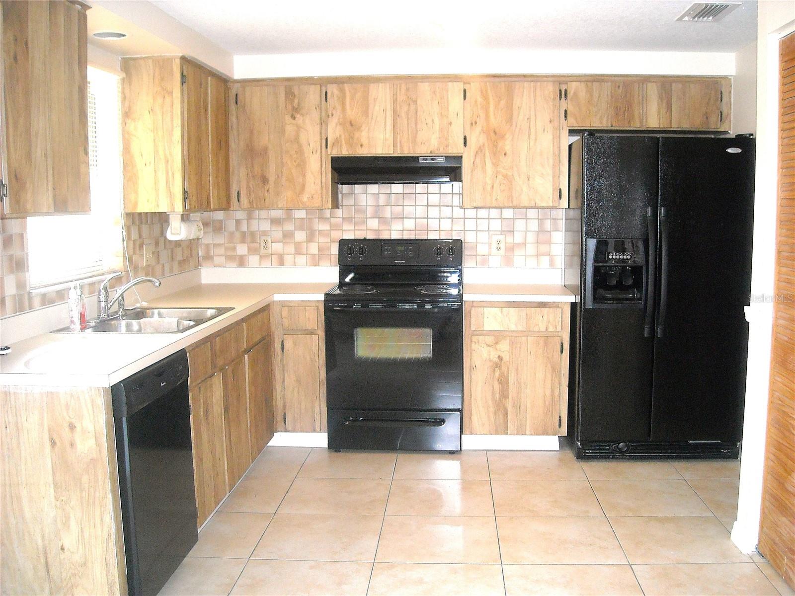 NORTH LAKES SEC B UNIT - Residential Lease
