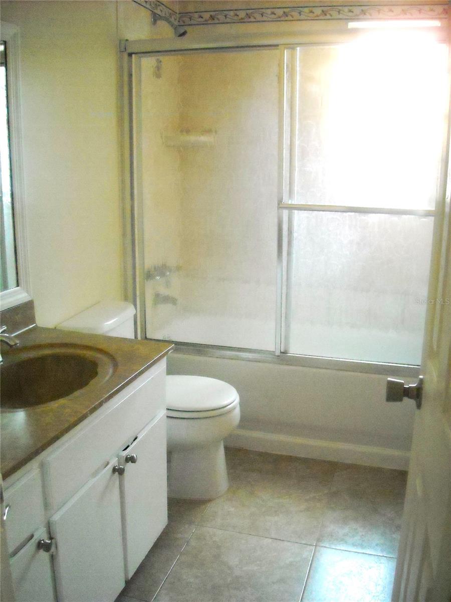 NORTH LAKES SEC B UNIT - Residential Lease
