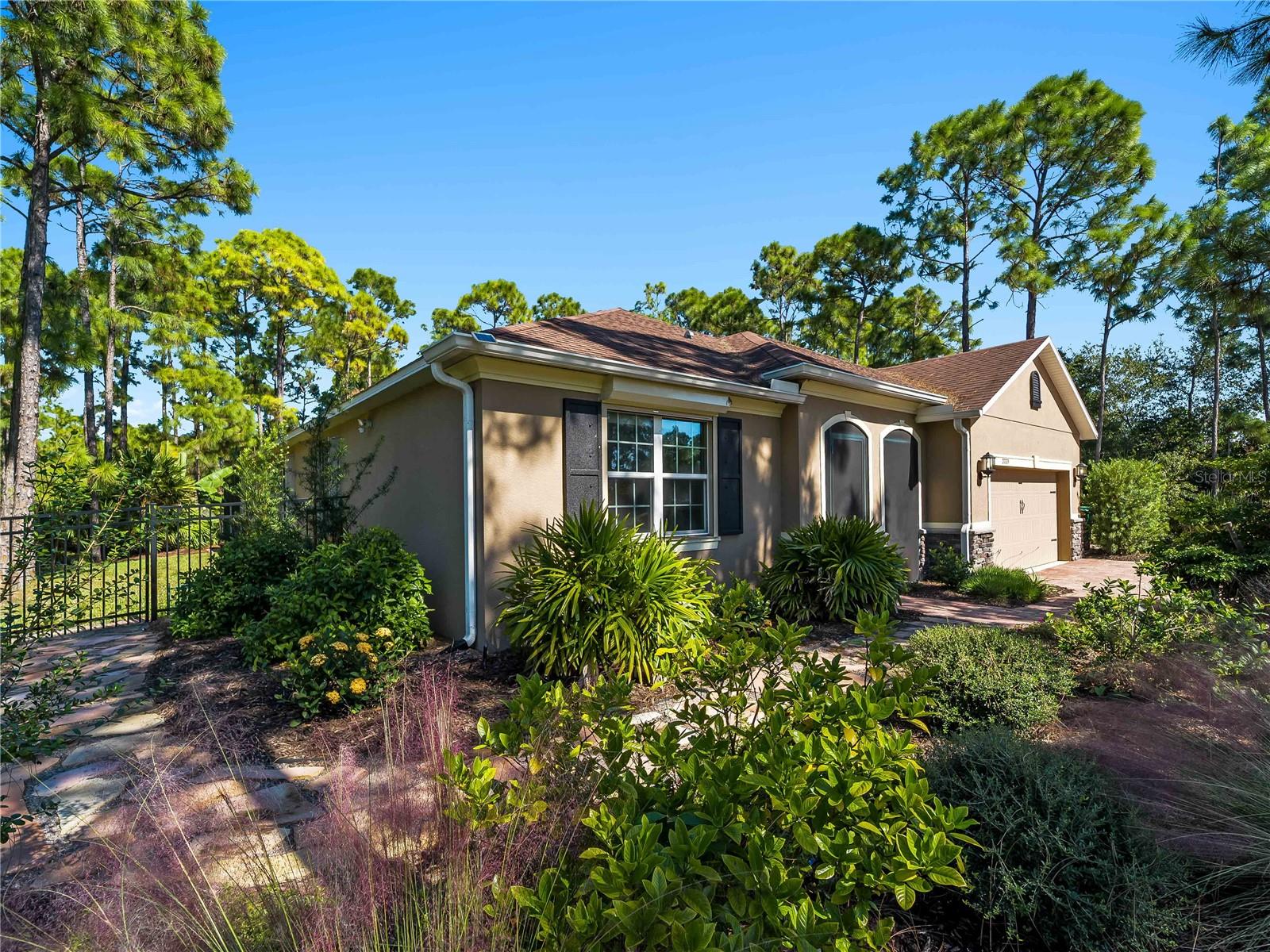 OAK HARBOUR - Residential