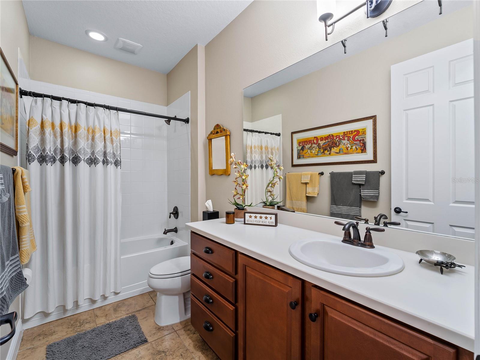 OAK HARBOUR - Residential