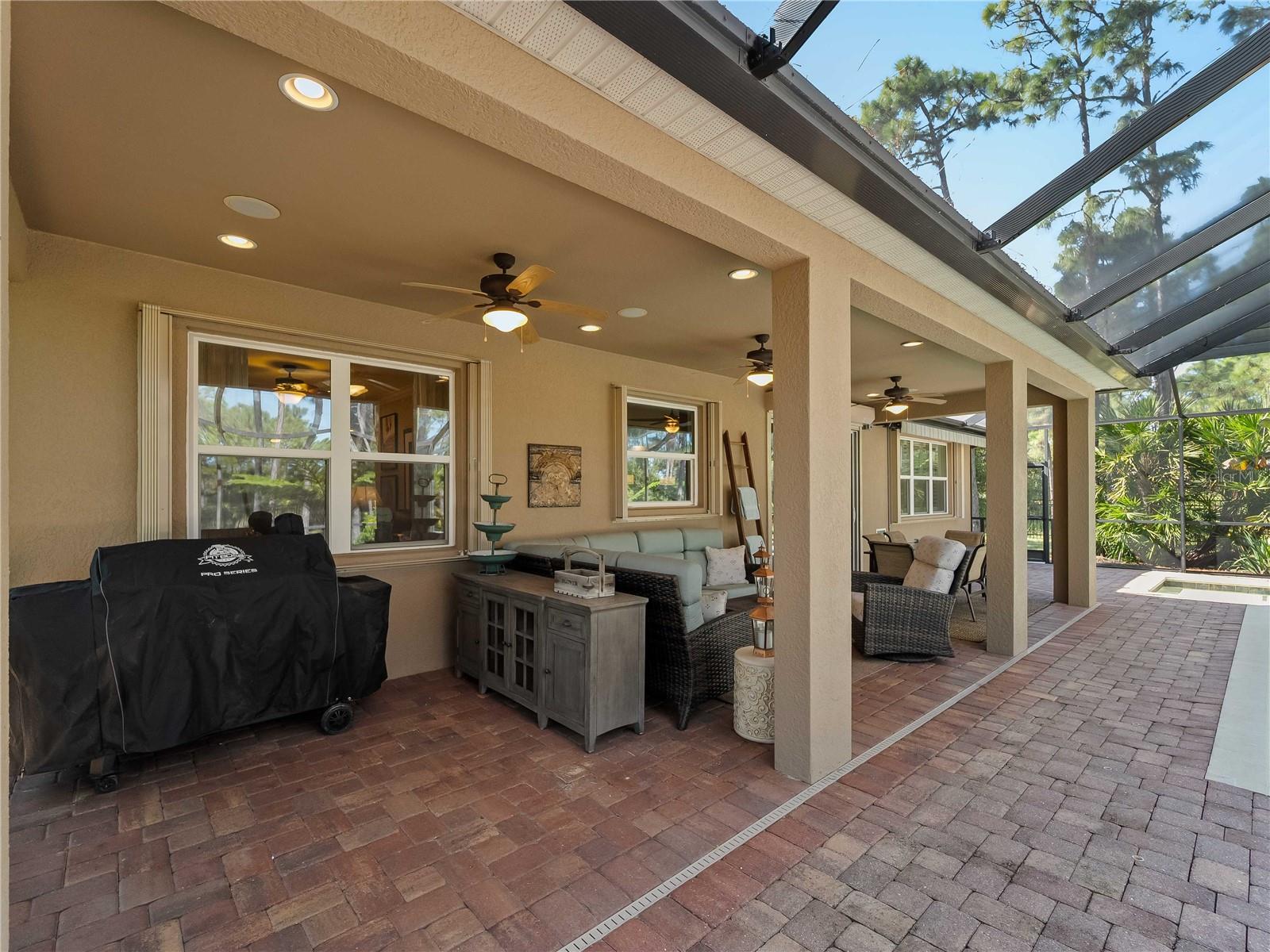 OAK HARBOUR - Residential