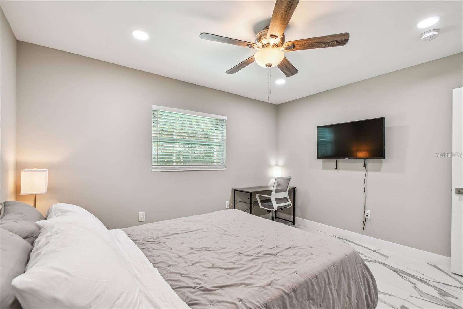 NORWOOD PARK - Residential Lease