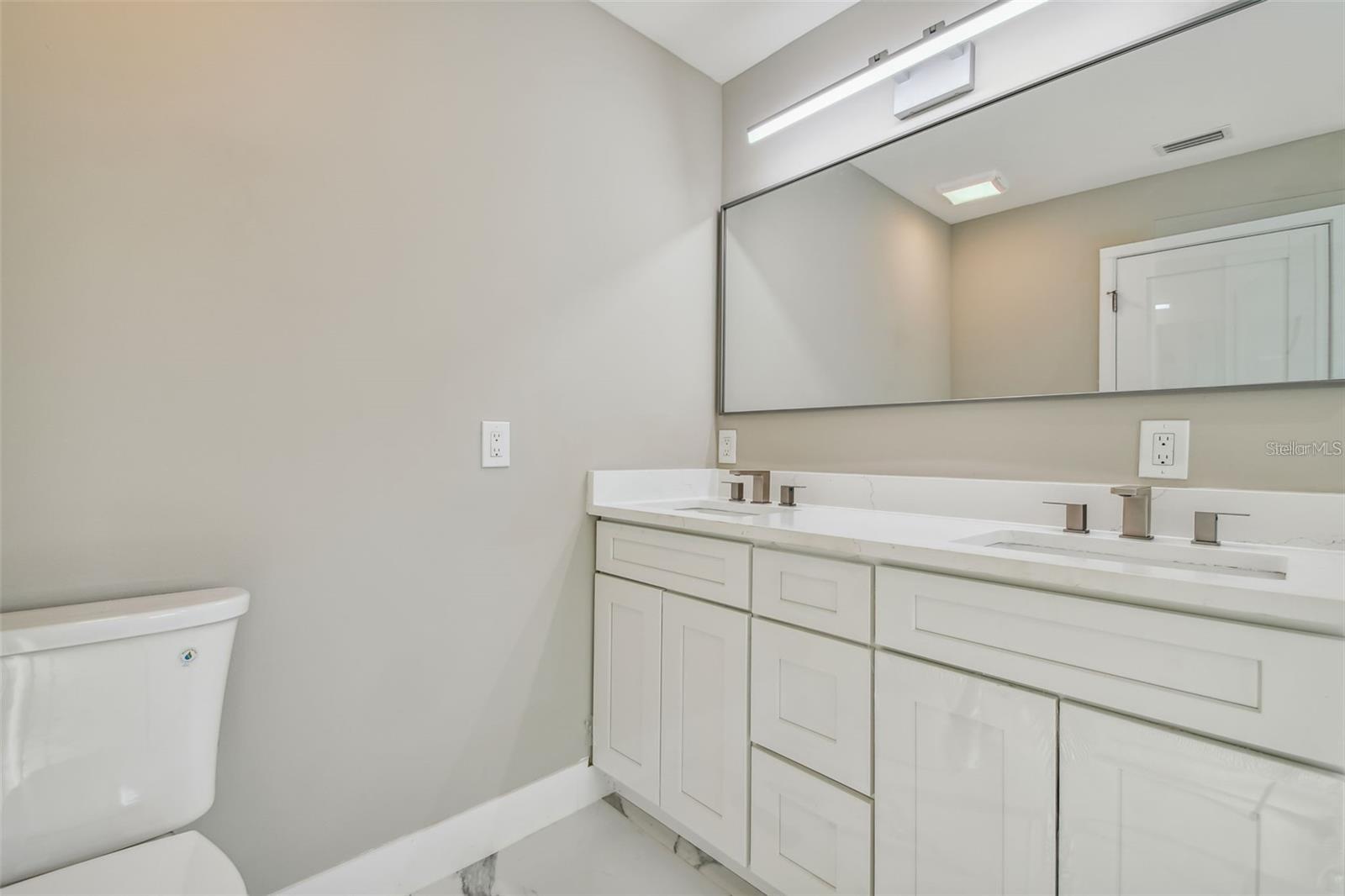 NORWOOD PARK - Residential Lease