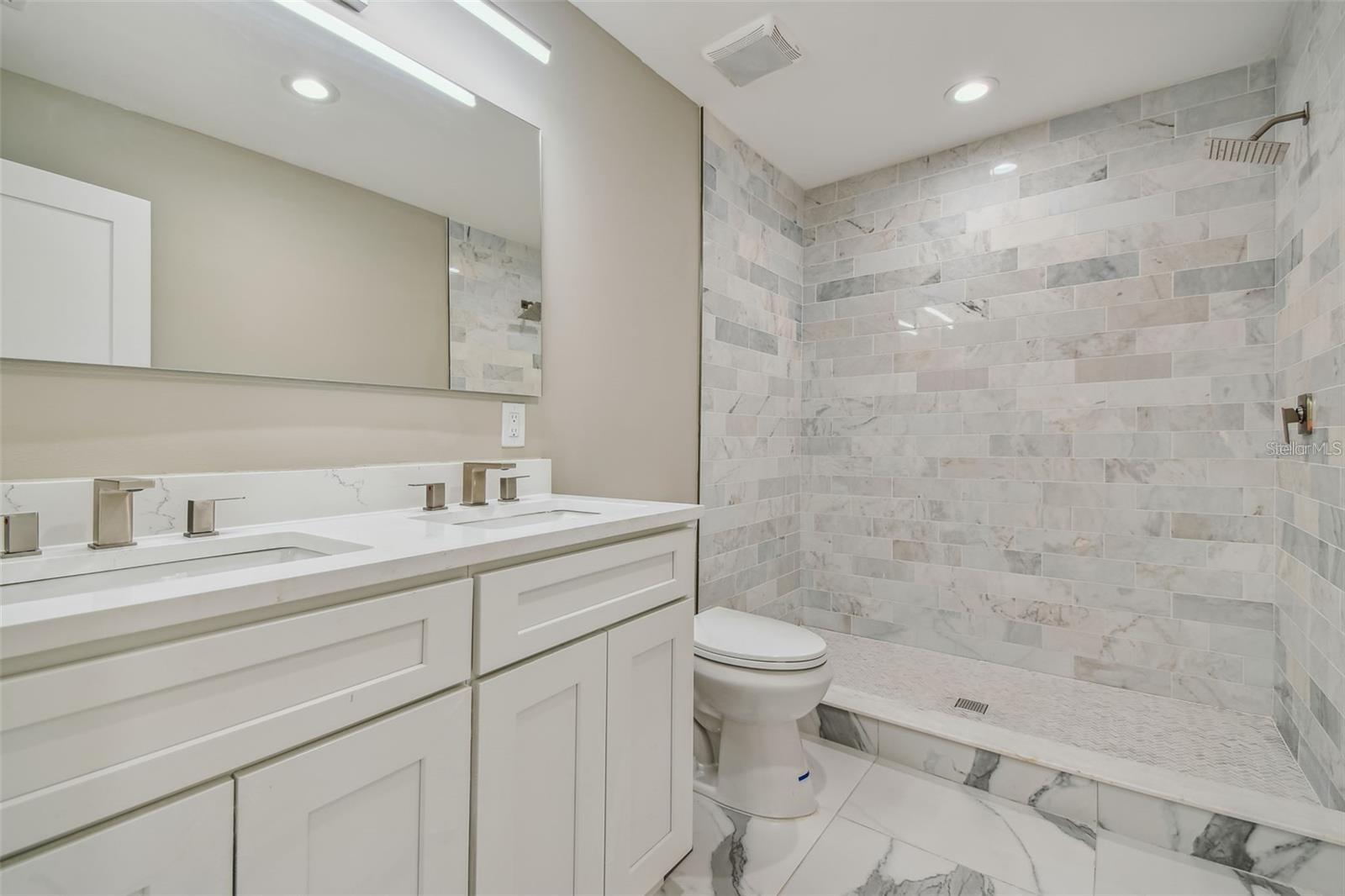 NORWOOD PARK - Residential Lease