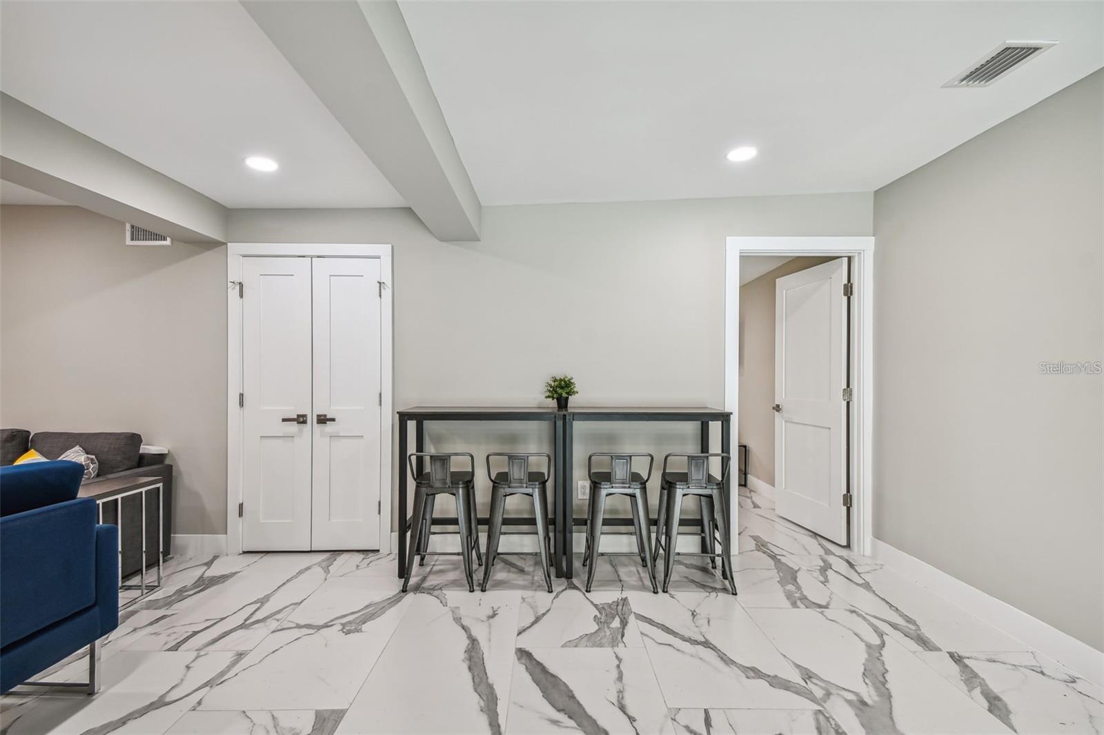NORWOOD PARK - Residential Lease