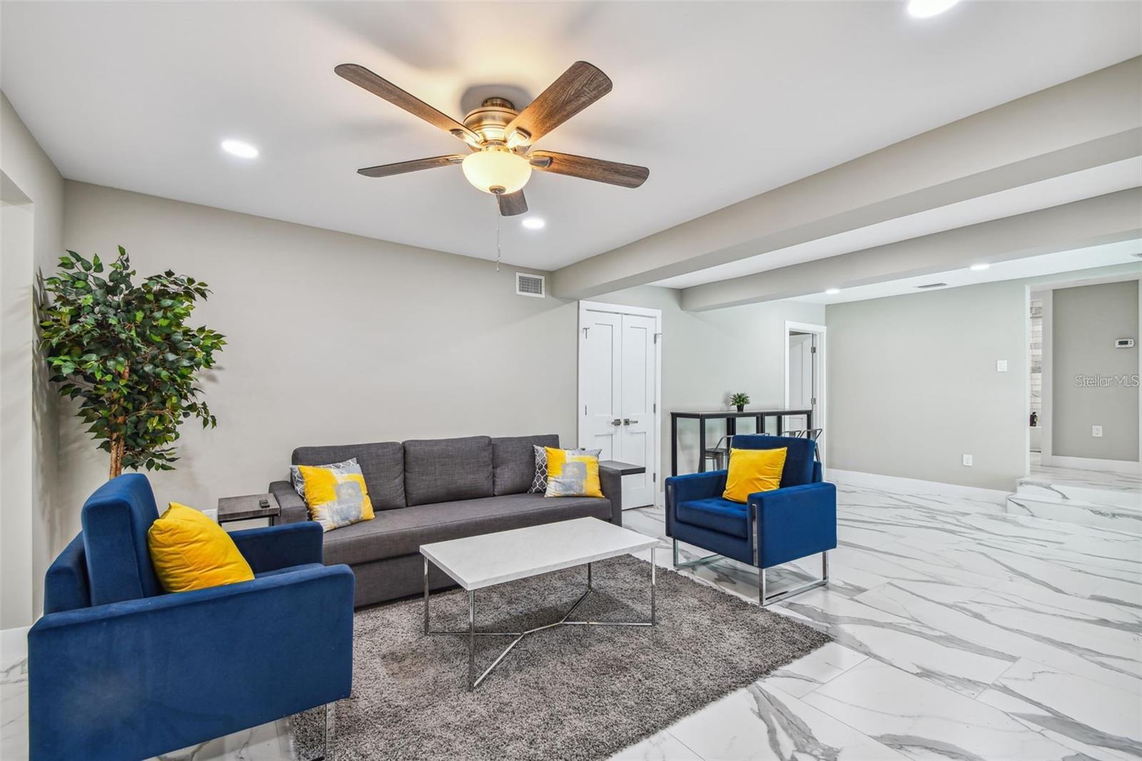 NORWOOD PARK - Residential Lease