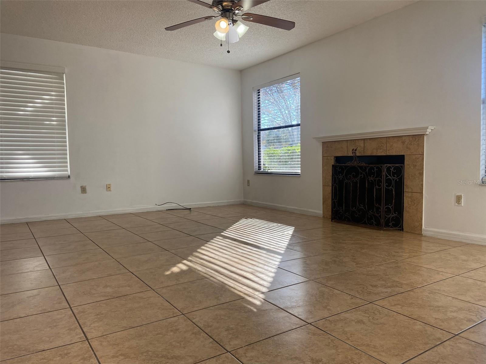 VILLAS AT SHADOW BAY THE - Residential Lease