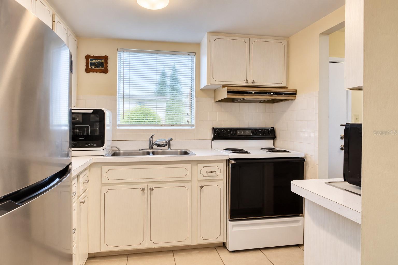 2013 SUNSET DRIVE E2, BRADENTON, FL, 34207 3 2013 SUNSET DRIVE E2