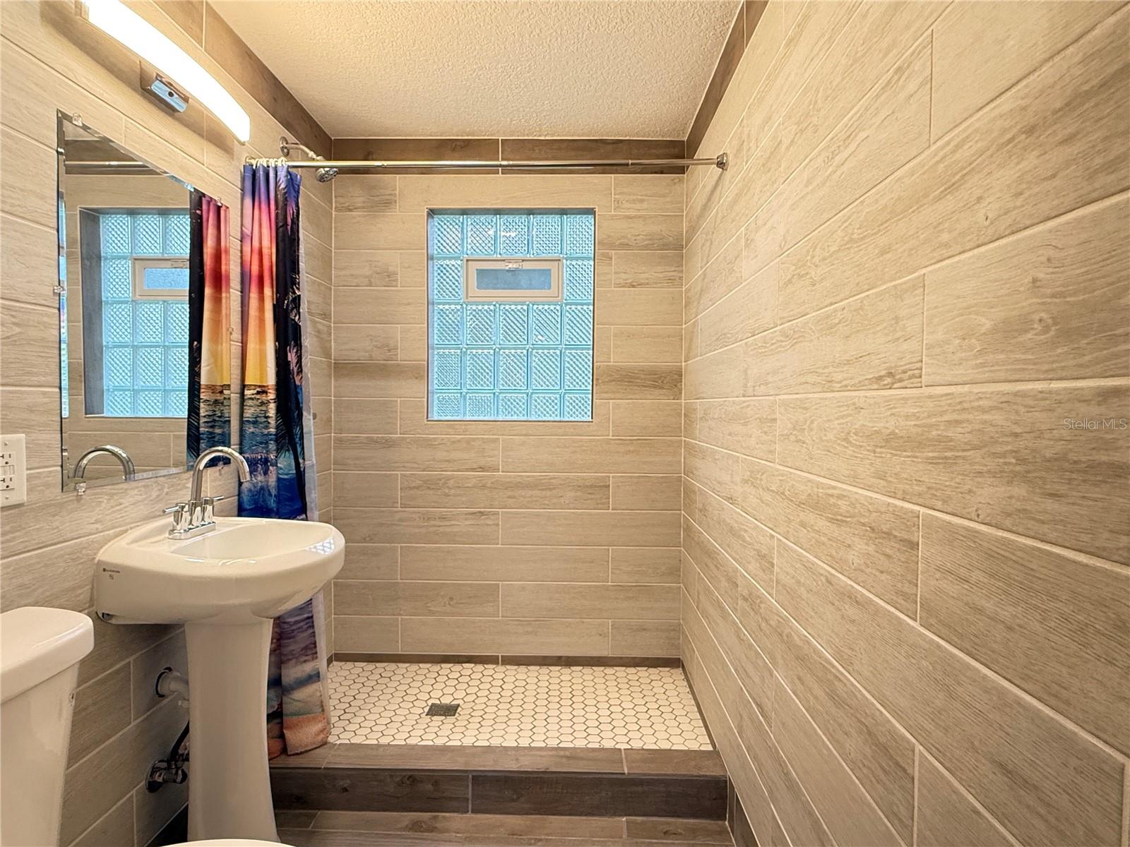 EDGEWATER ACRES UNIT 01 RESUB - Residential