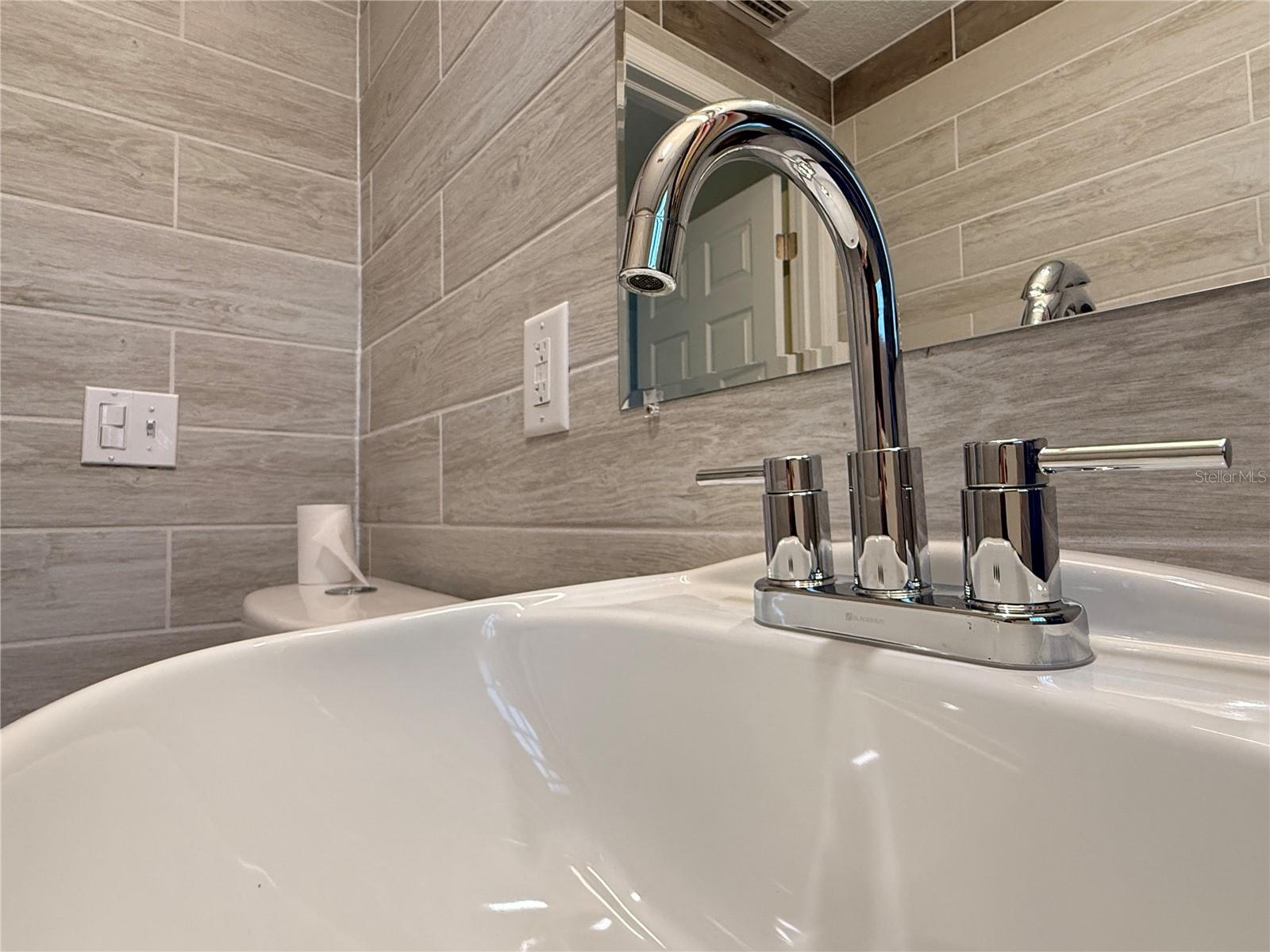 EDGEWATER ACRES UNIT 01 RESUB - Residential