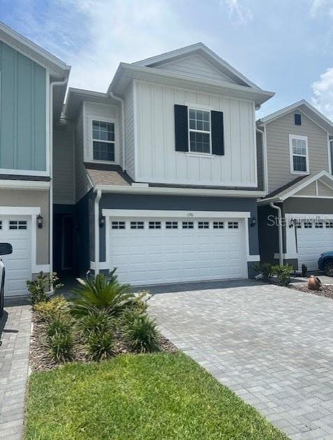 Spacious , like new, 3 bed 2.5 bath townhome located in Saint Cloud near Lake Nona
Welcome to your next home! This beautiful 1,651 sq. ft. townhome offers three spacious bedrooms, designed for comfort, convenience, and flexibility in an ideal location.
The open-concept layout of the common areas makes it perfect for modern living and family interaction. The home features a fully equipped kitchen, a welcoming living room, and three bathrooms, two on the second floor and a convenient half-bath on the main floor. Natural light fills the space, creating a warm atmosphere whether you're relaxing or entertaining.
This home is move-in ready by July 1, 2025, and comes with an alarm system for added security. For those with electric vehicles, there's an EV charger for convenient at-home charging. The two-car garage offers plenty of space, with additional driveway parking for up to four more vehicles. A convenient storage room is located on the first floor, and the master bedroom is spacious with a walk-in closet. The washer and dryer are conveniently located on the second floor, and the home is cable-ready.
Located just 5 minutes from Lake Nona, the property is near major highways, essential amenities, and a variety of restaurants. You'll also have easy access to leading medical centers like Advent Health, VA Hospital, UCF Lake Nona Hospital, Orlando Health St. Cloud Hospital, Nemours Children's Hospital, and Medical City at Lake Nona.
For those with an active lifestyle, the property is close to the USTA National Campus and several major pickleball courts.
Don't miss the chance to enjoy comfort, space, and convenience in this fantastic home. Contact us today to learn more or schedule a tour!