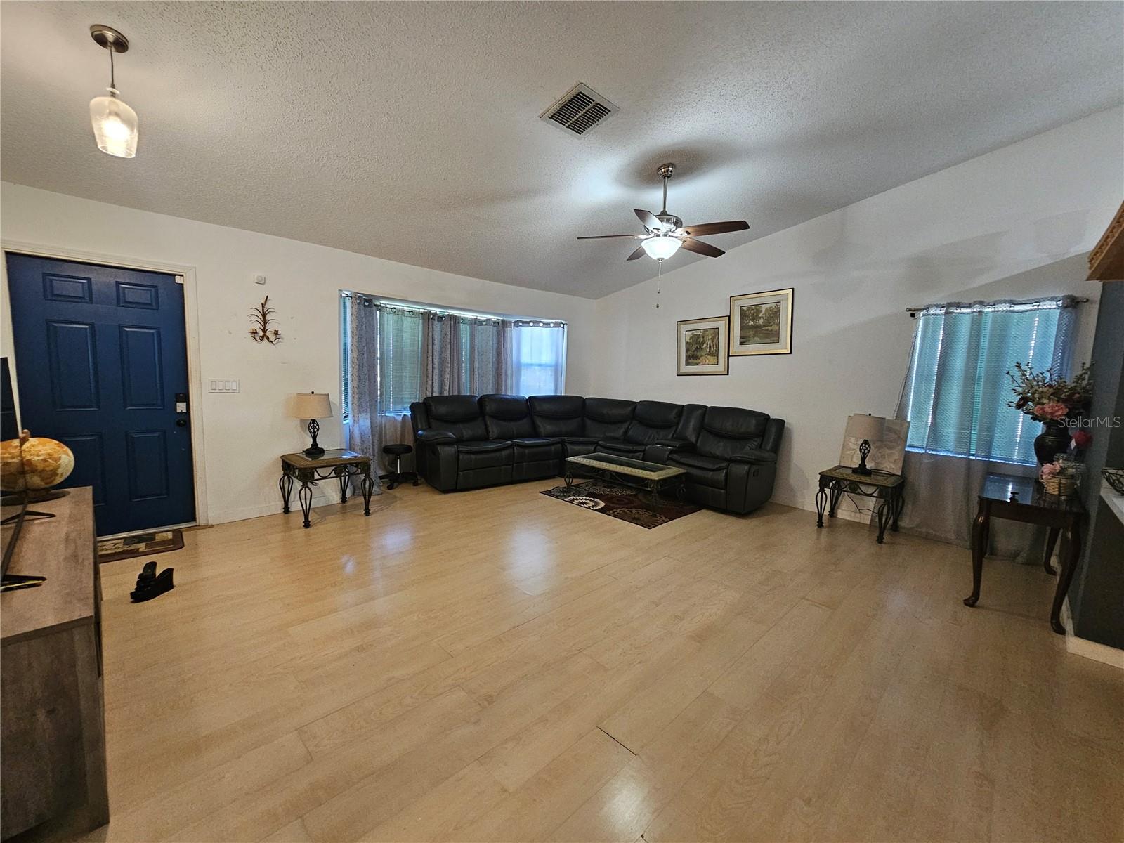 1885 FEATHER TREE CIRCLE