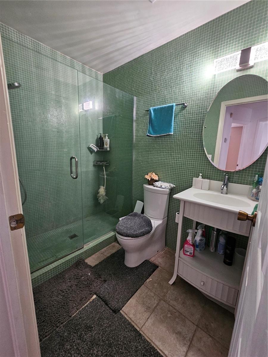 1885 FEATHER TREE CIRCLE