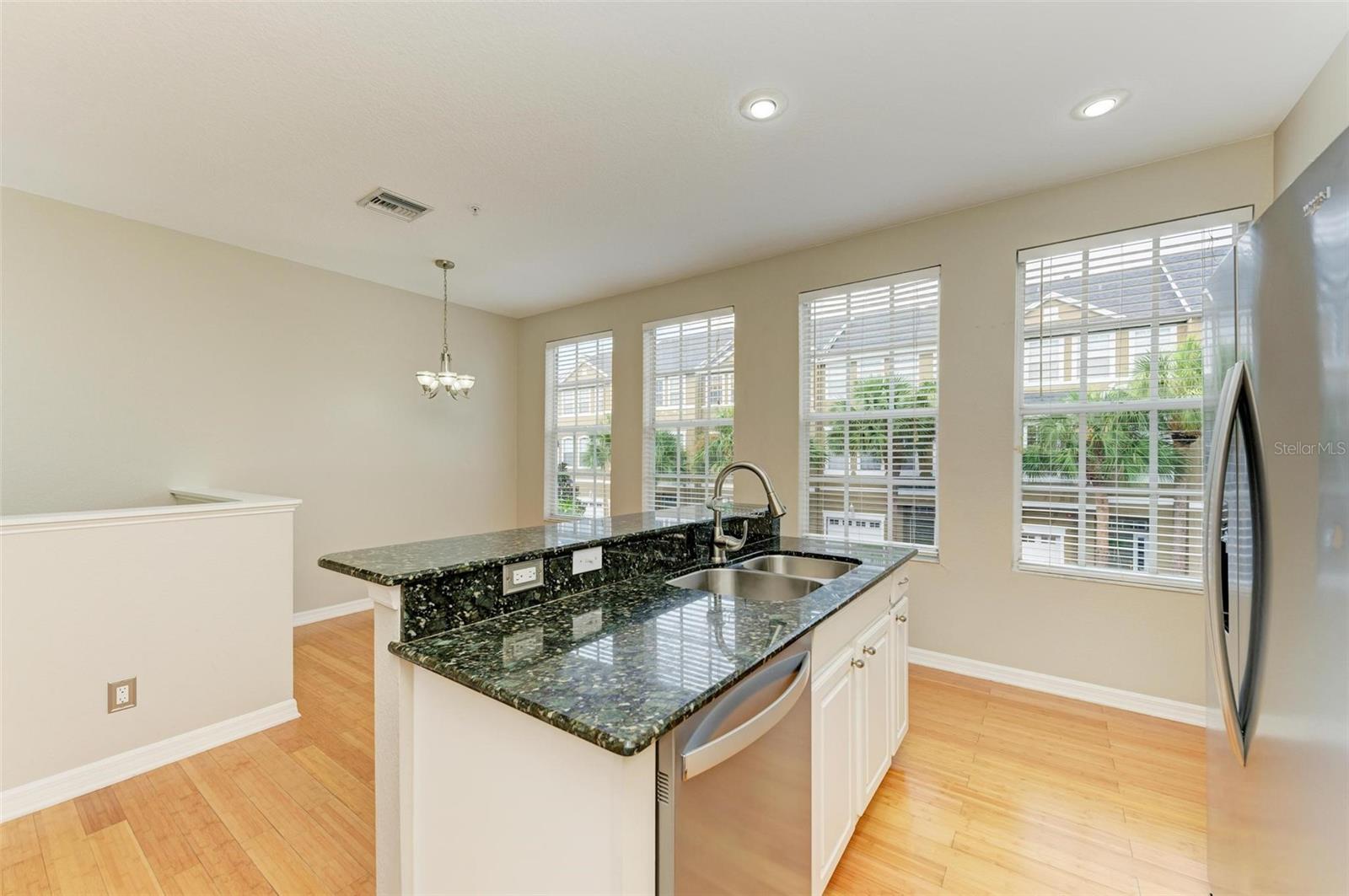 BAYSHORE POINTE TWNHMS PHAS - Residential Lease