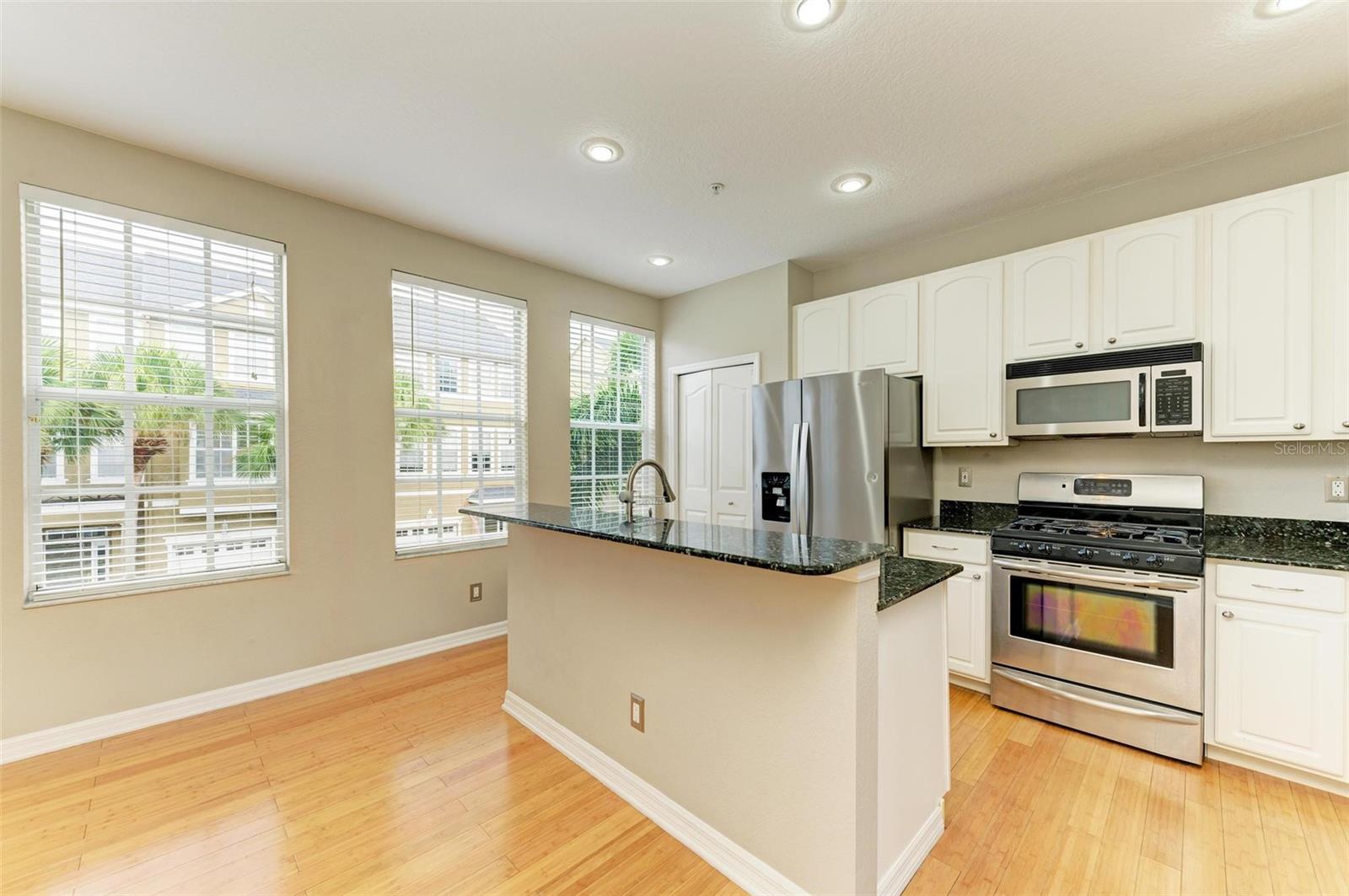BAYSHORE POINTE TWNHMS PHAS - Residential Lease