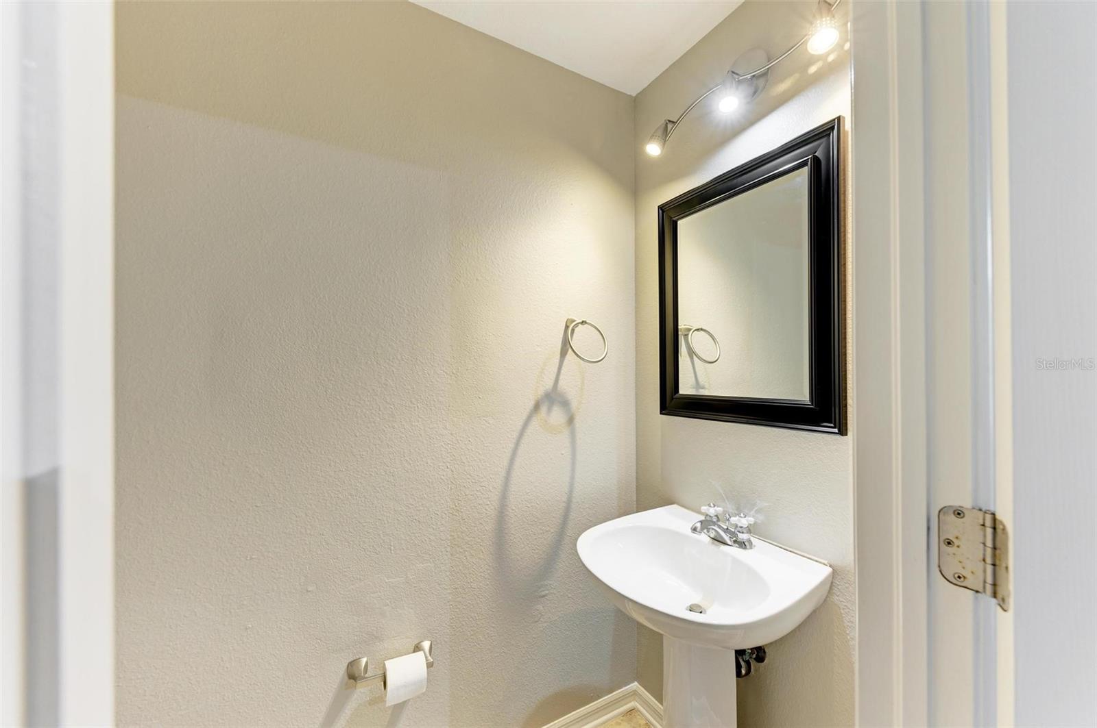 BAYSHORE POINTE TWNHMS PHAS - Residential Lease