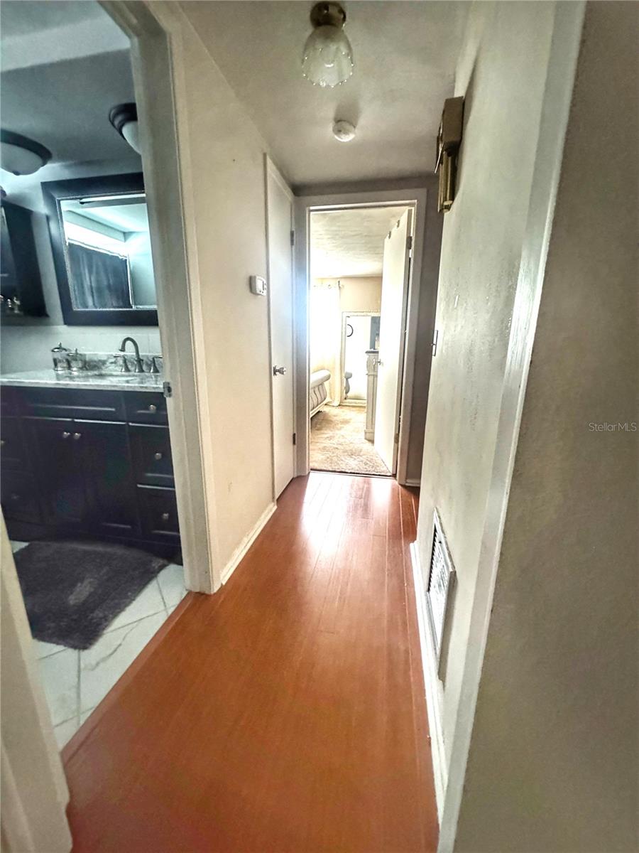 COLONIAL HILLS - Residential