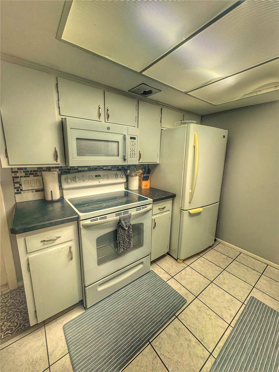 COLONIAL HILLS - Residential