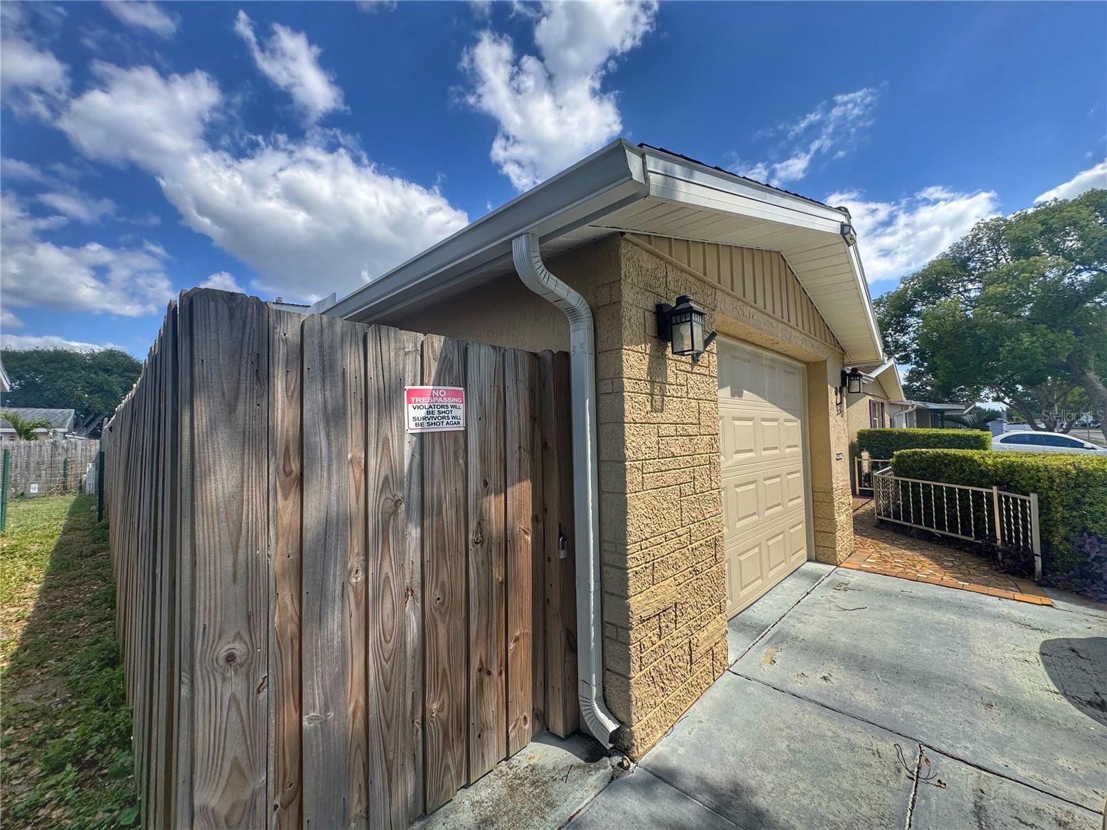 COLONIAL HILLS - Residential