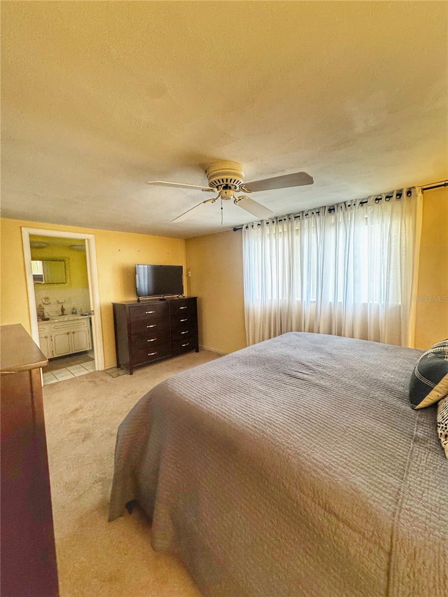 COLONIAL HILLS - Residential