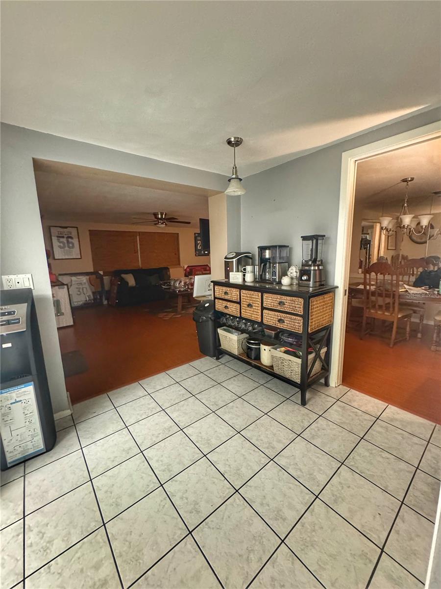 COLONIAL HILLS - Residential