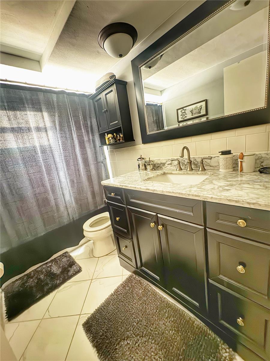 COLONIAL HILLS - Residential