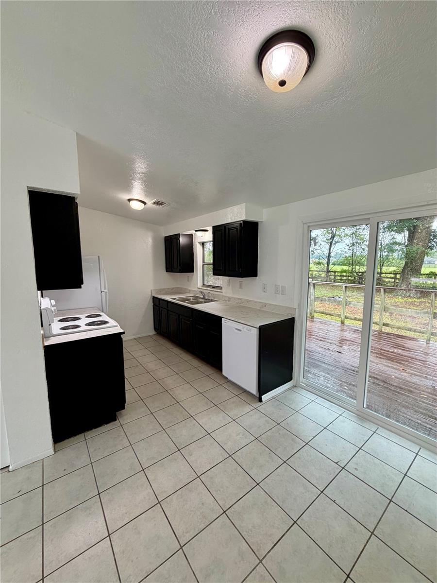 OCALA PARK ESTATE - Residential Lease