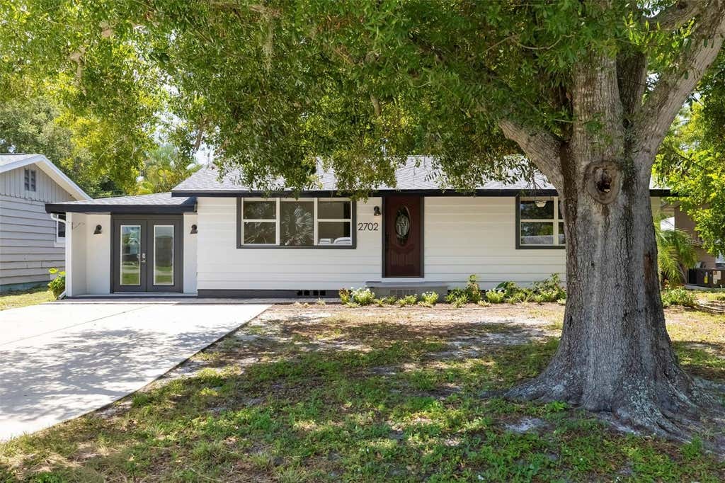 Photo of 2702 Grand Cayman Street, Sarasota, FL 34231 (MLS # A4703229)