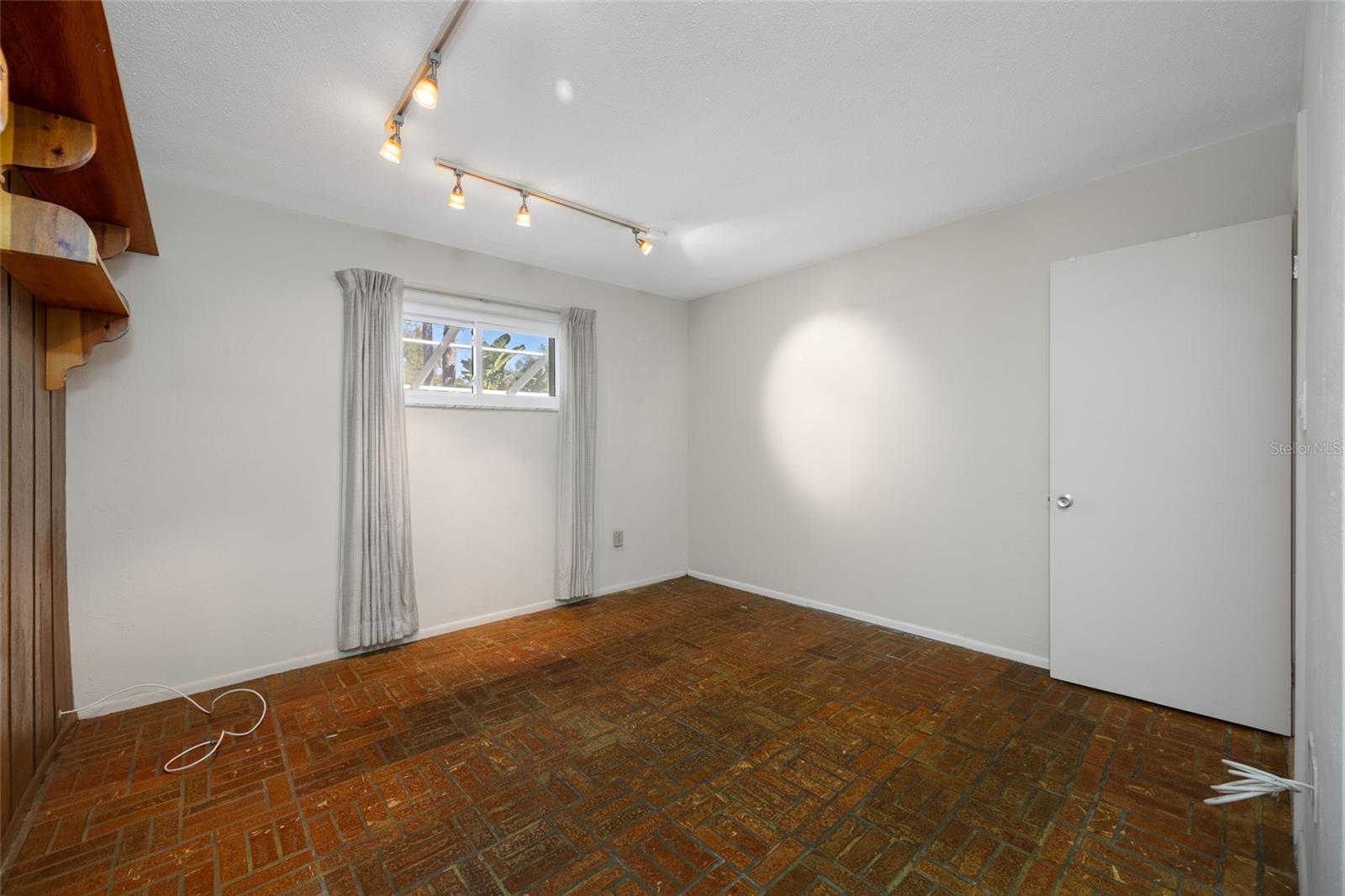 BAY PINES ESTATES - Residential