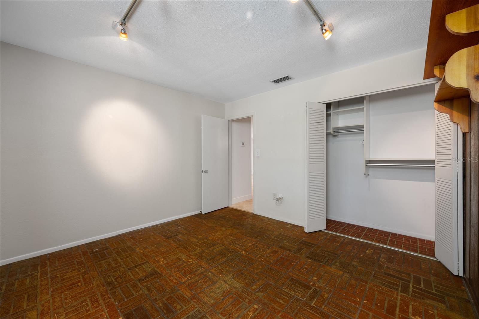 BAY PINES ESTATES - Residential