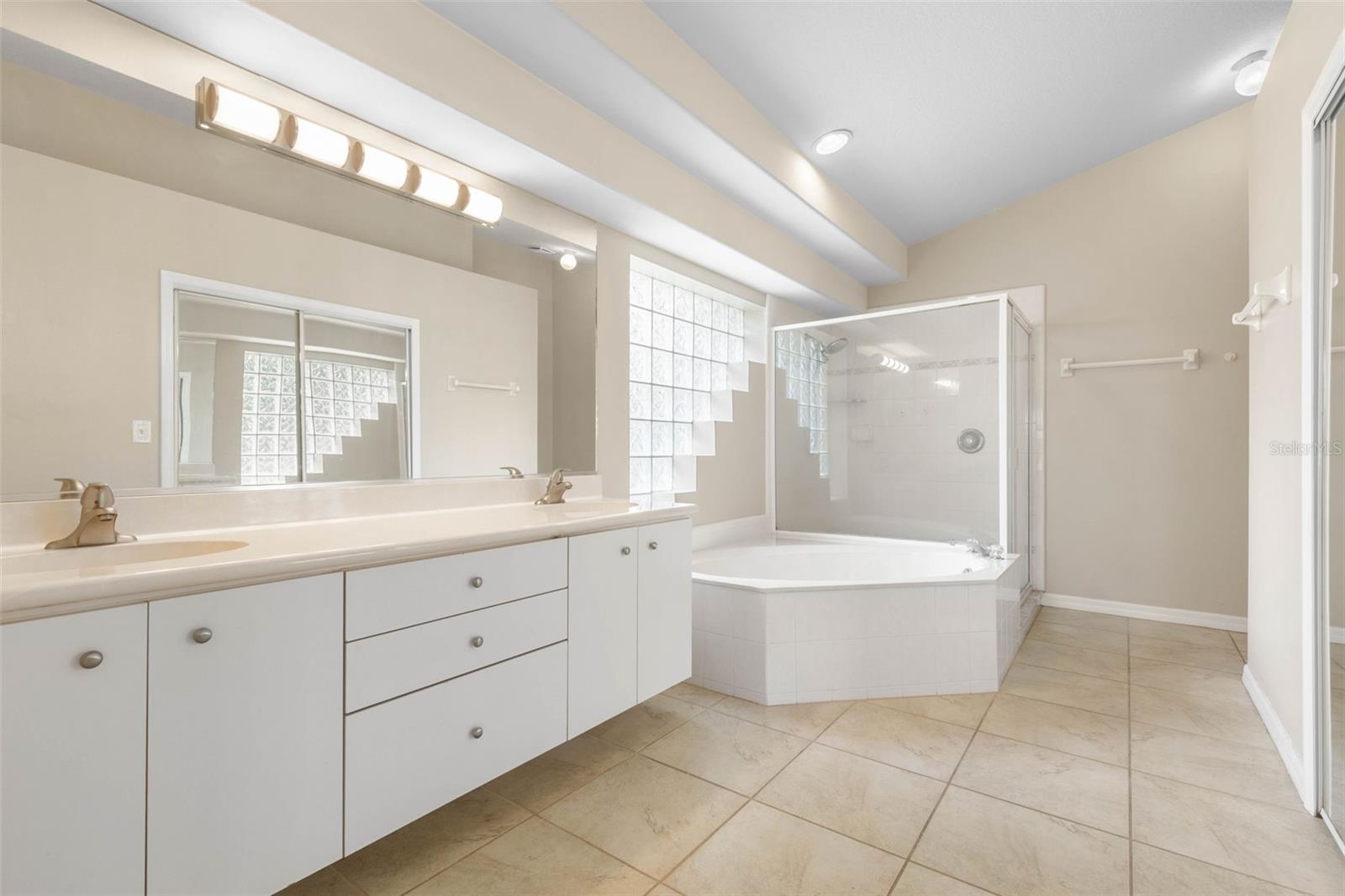 PLANTATION BAY PH 01A UNIT 01-6 - Residential