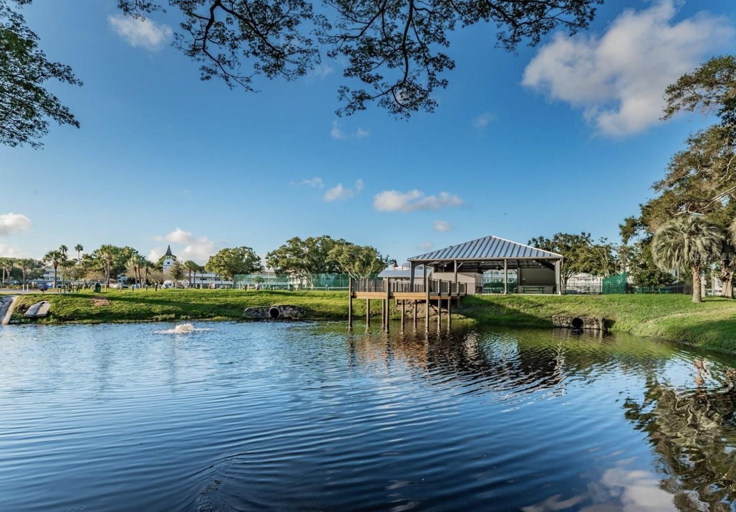 ON TOP OF THE WORLD - Residential