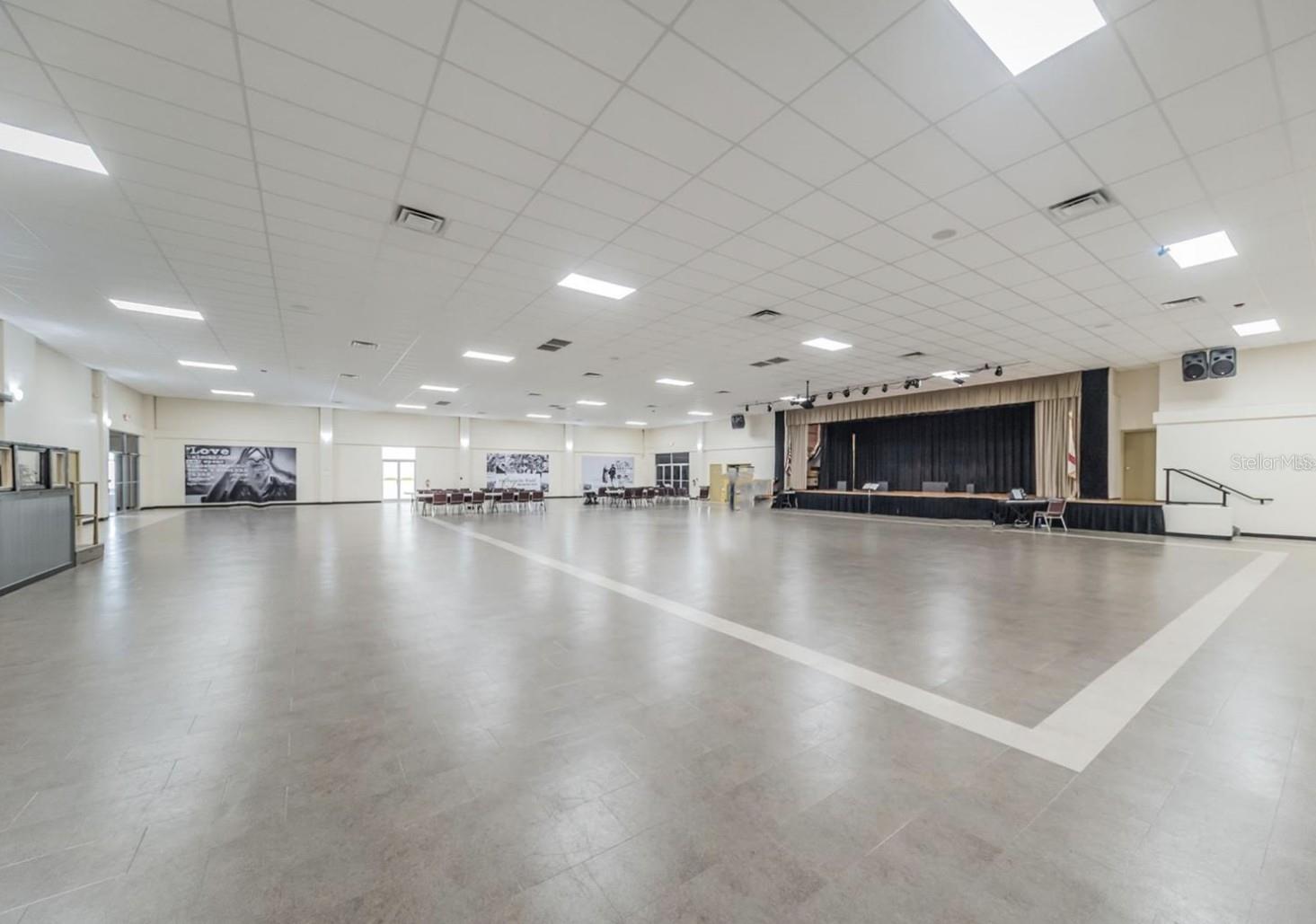 ON TOP OF THE WORLD - Residential